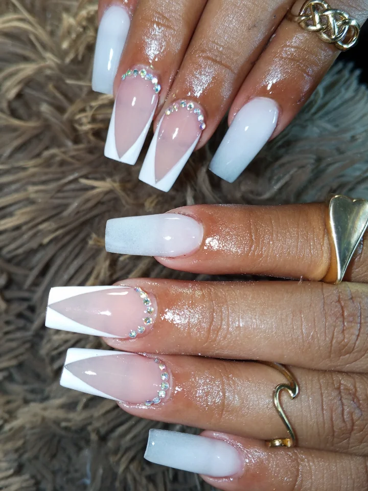 Prettie Nails: 45 Cute, Trendy & Elegant Nail Designs for Modern Manicures (2026 Guide) 4 Elegant Pretty Nail Designs