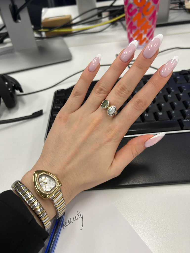 French Tip Nails: Modern French Manicure Ideas, Shapes & Salon Trends (2026 Guide) 4 Modern French Tip Styles