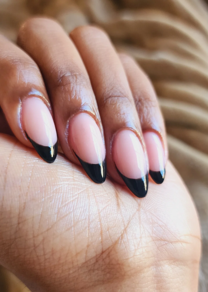 French Tip Nails: Modern French Manicure Ideas, Shapes & Salon Trends (2026 Guide) 5 Loading...