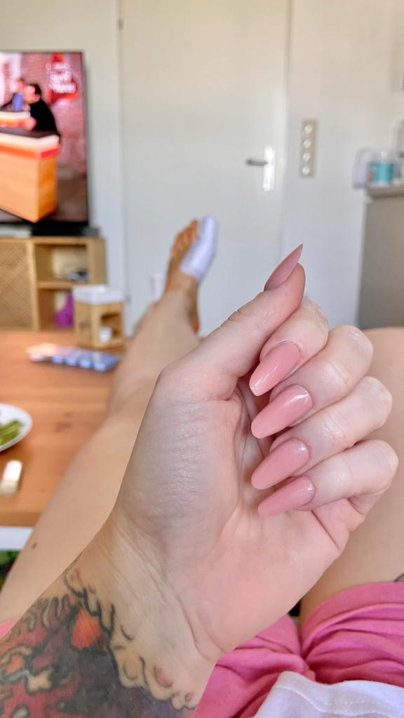 Hybrid Gel Nails: Complete Guide to Polygel & Hybrid Gel Manicures (Benefits, Comparison & Salon Trends) 4 Modern Hybrid Gel Nail Trends
